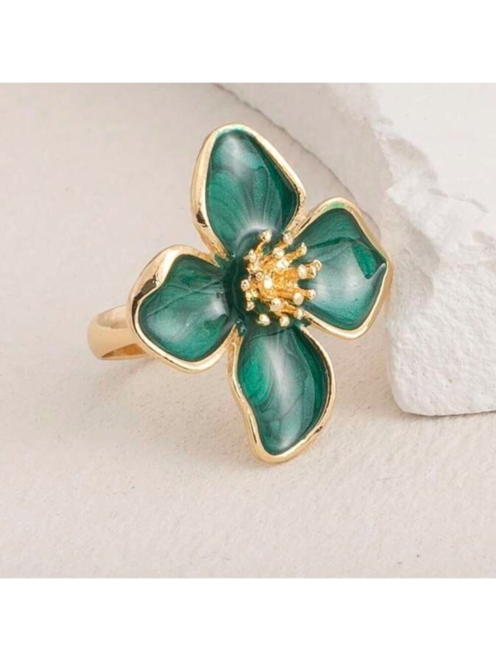 18 k Gold Green Floral Ring